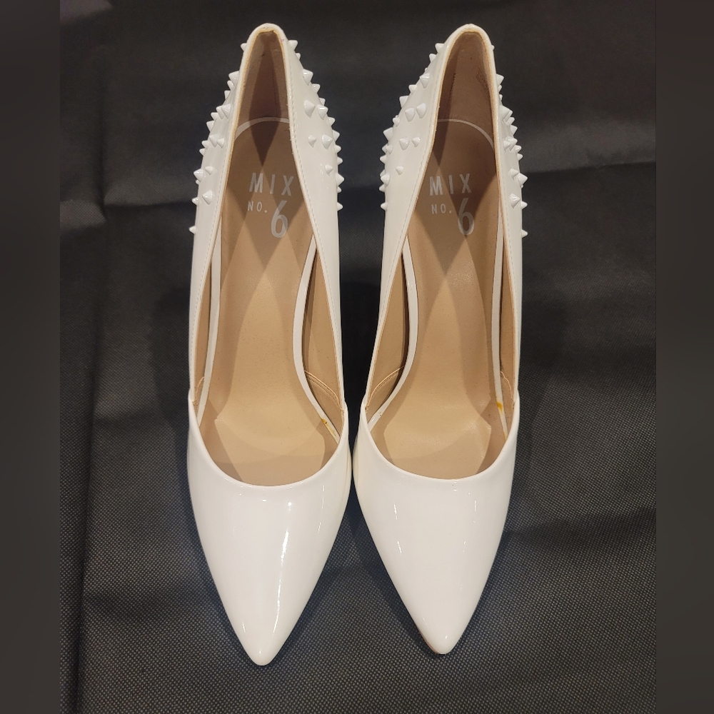Mix no. 6, white studded pumps size 10